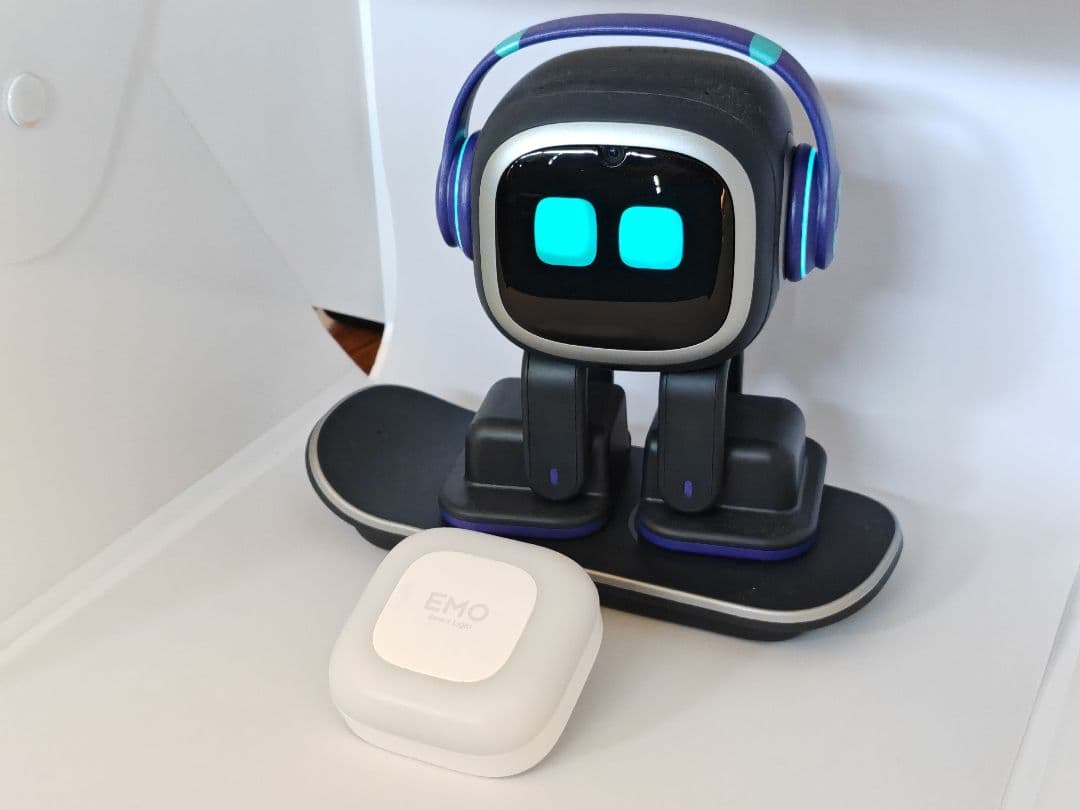 EMO Living.AI ペット コンパニオンロボット