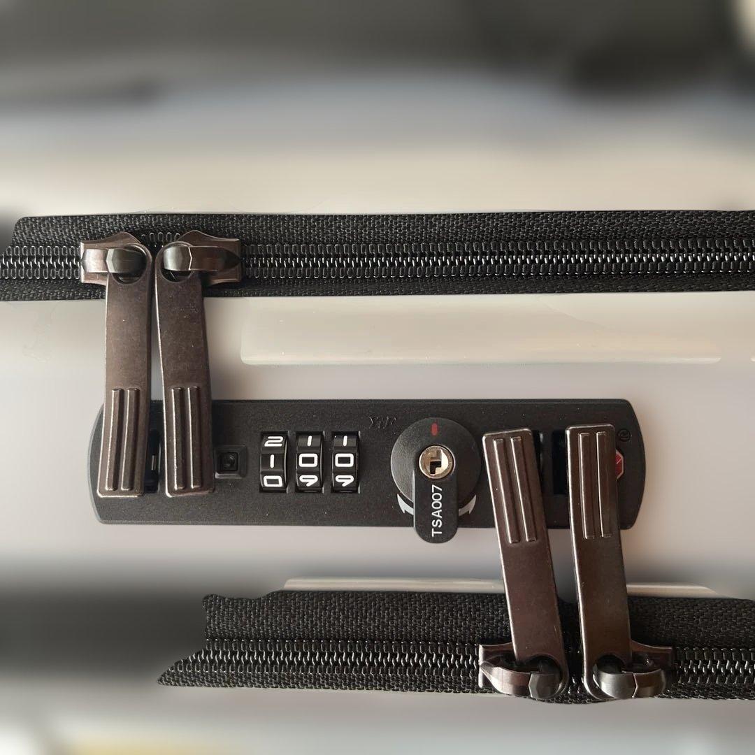 【ZERO HALLIBURTON】軽量スーツケース 機内持ち込み　シルバー