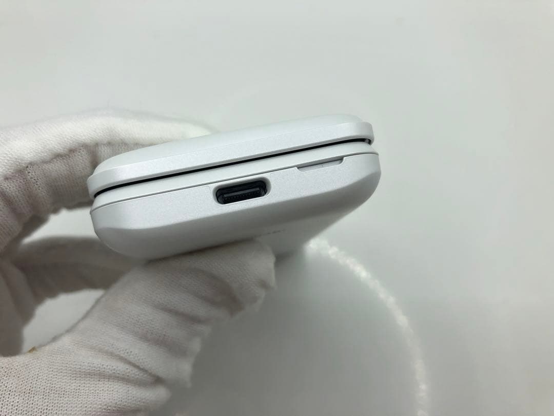 【SIMロック解除済 】au GRATINA KYF42 ホワイト