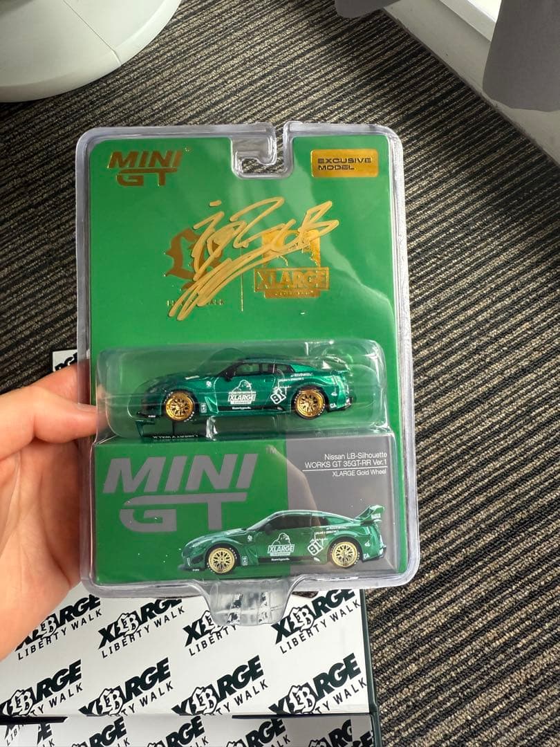 LBWK × XLARGE PREMIUM BOX（ミニカー＆Tシャツ） サイン