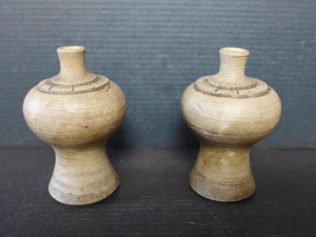 蔵出し　時代物　古瀬戸　大変古い花瓶　花器一対　小壺　白釉薬　古美術　骨董