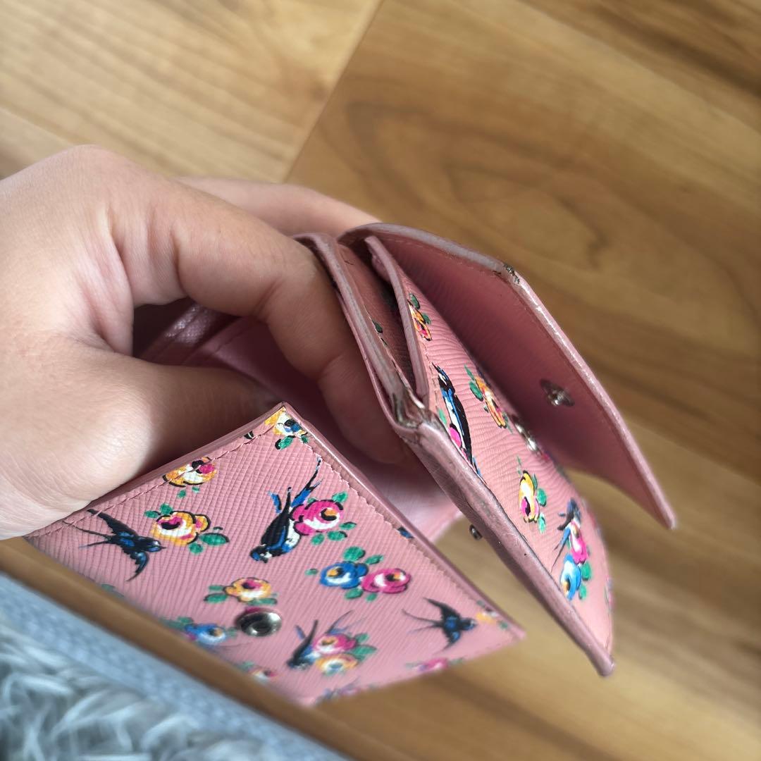 ニ*キ様 PRADA 花柄三つ折り財布 箱付き