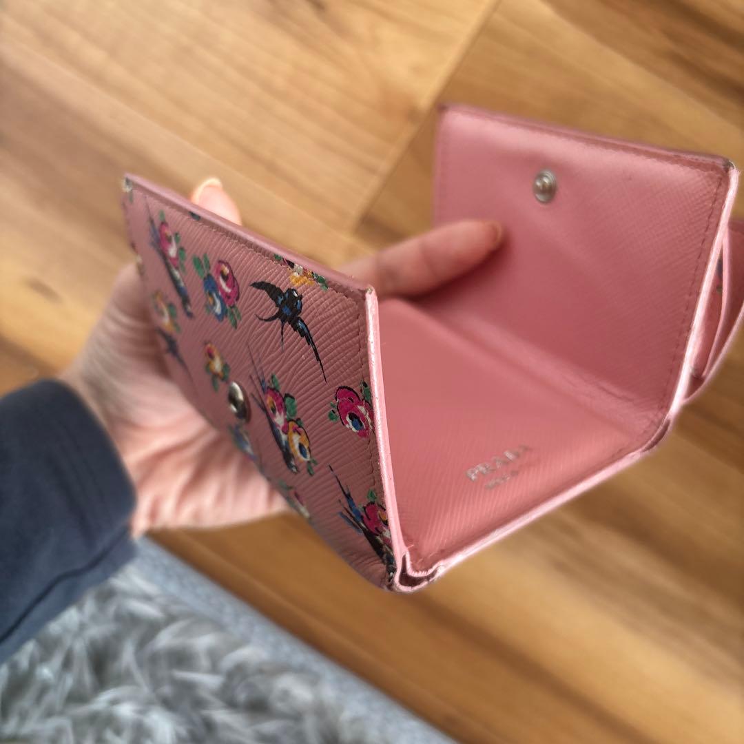 ニ*キ様 PRADA 花柄三つ折り財布 箱付き