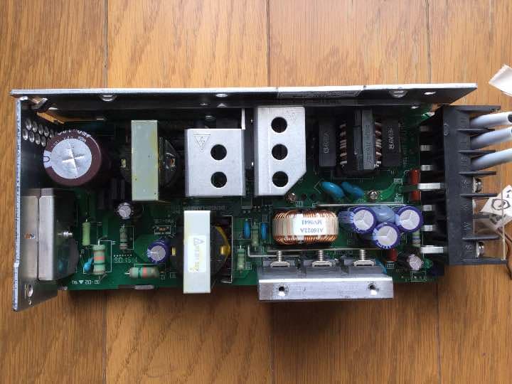 安定化電源     (スイッチング電源12v13A)