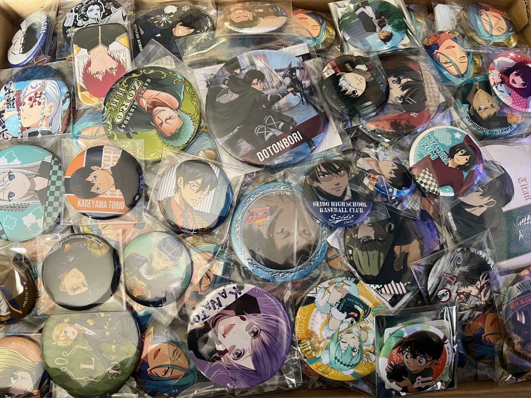 アニメ　キャラクター　缶バッジ　1000個以上　大量まとめ売り