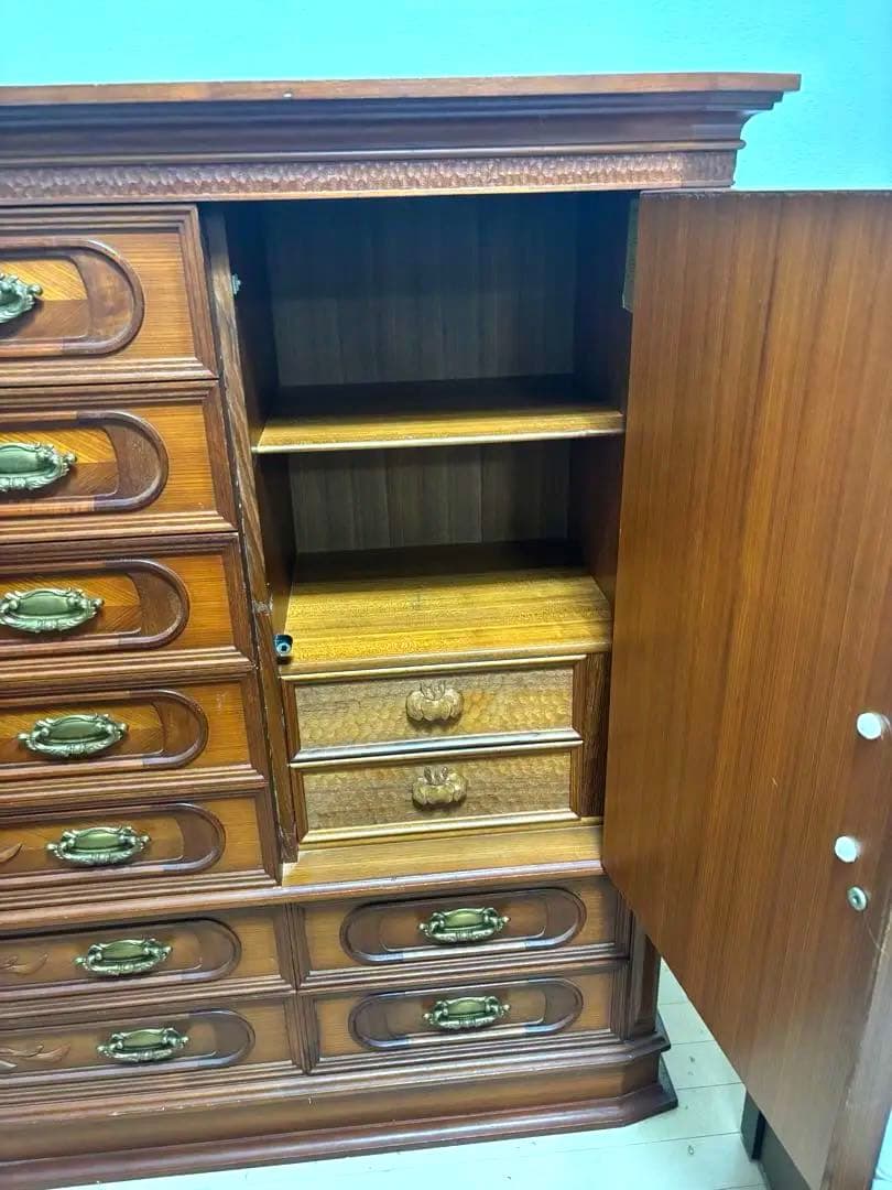 お値下げ！木製彫刻入り大型衣装ダンス　着物用和箪笥　アンティーク　彫刻　和洋