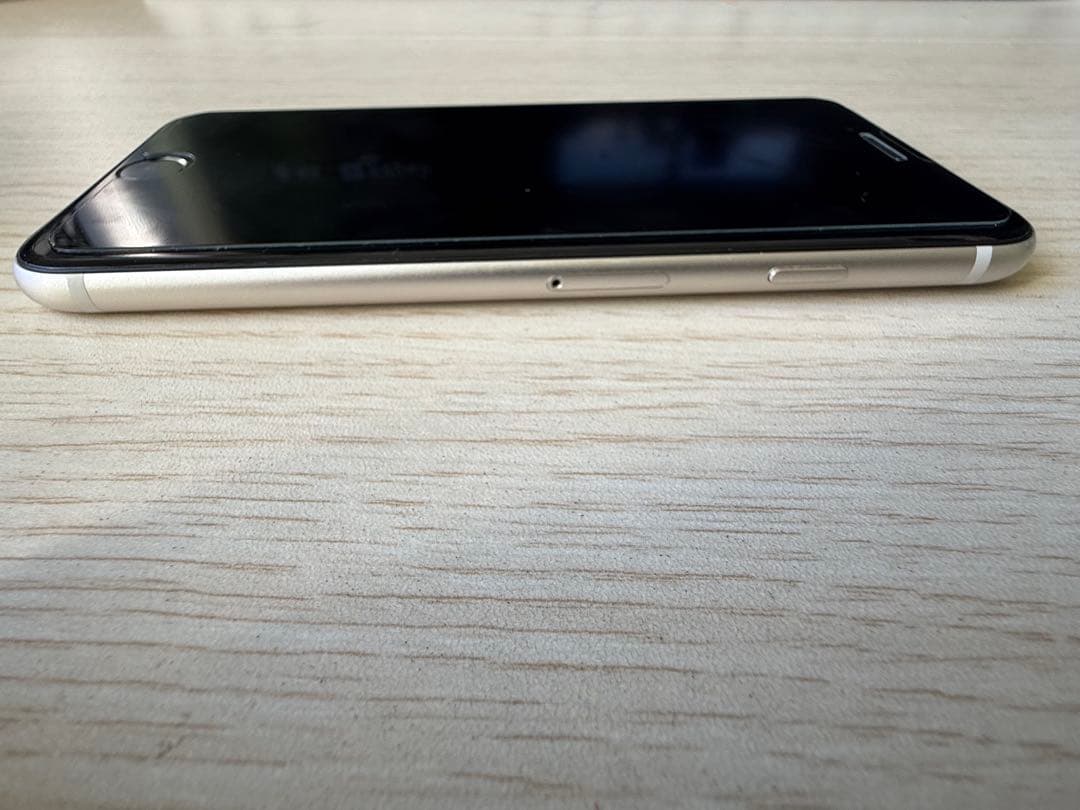 極美品 iPhoneSE3 128GB スターライト