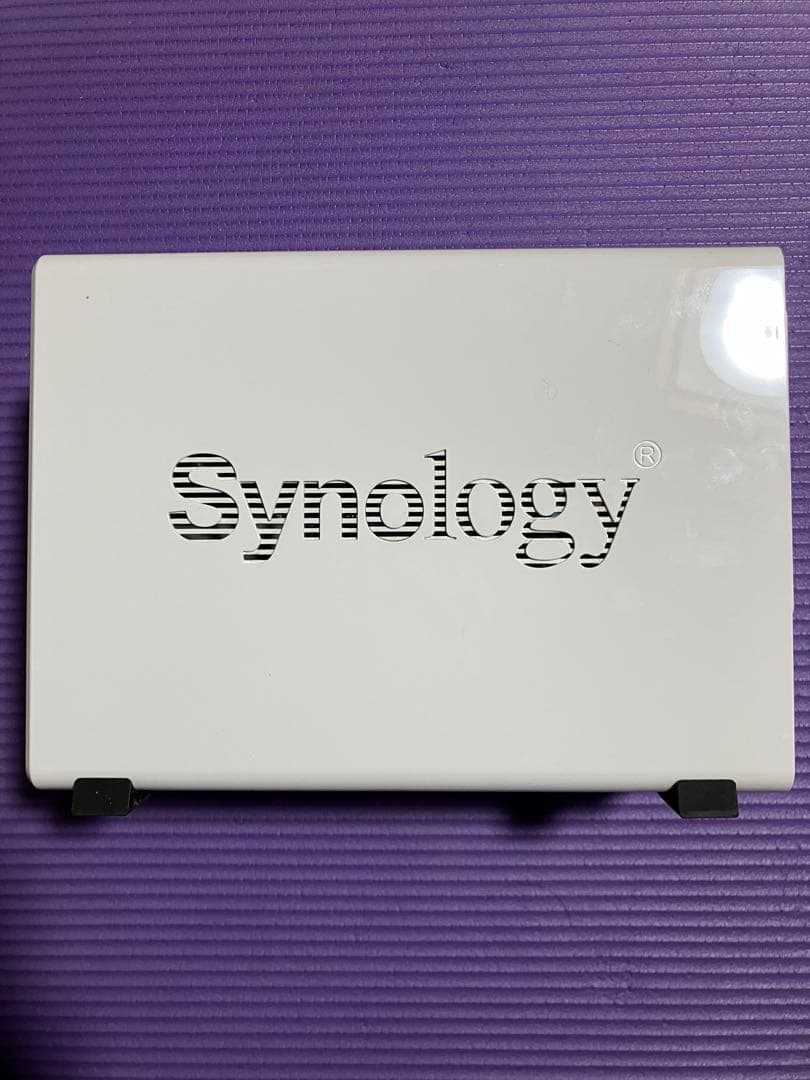Synology DS216j NAS 本体と電源ケーブル