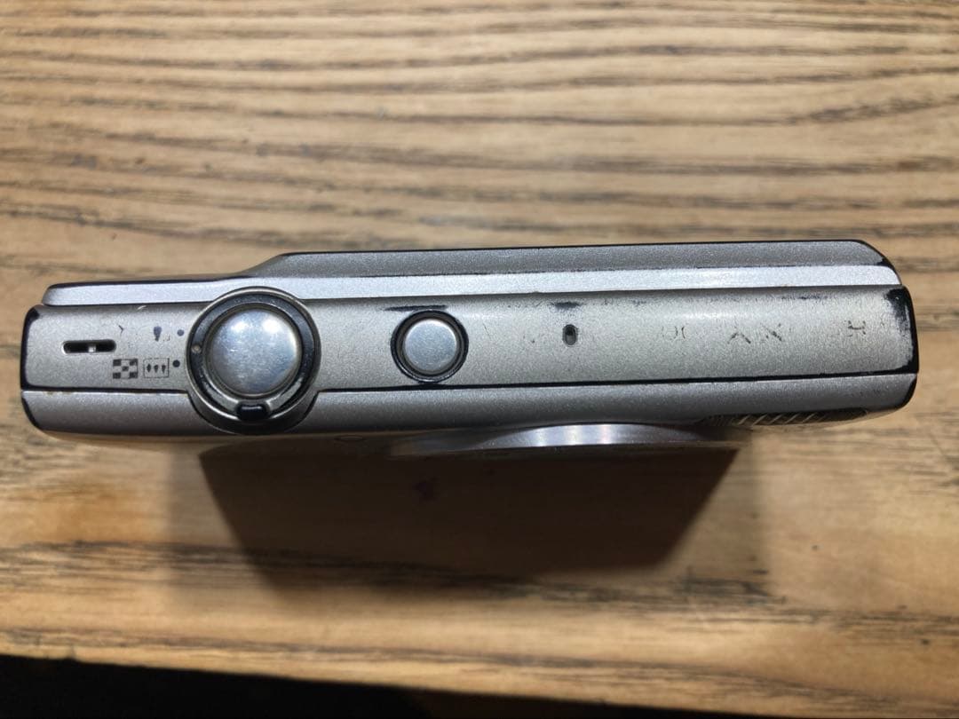 Canon IXY 200 シルバー デジタルカメラ　ジャンク