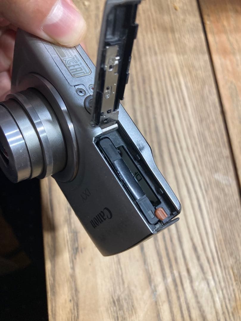 Canon IXY 200 シルバー デジタルカメラ　ジャンク