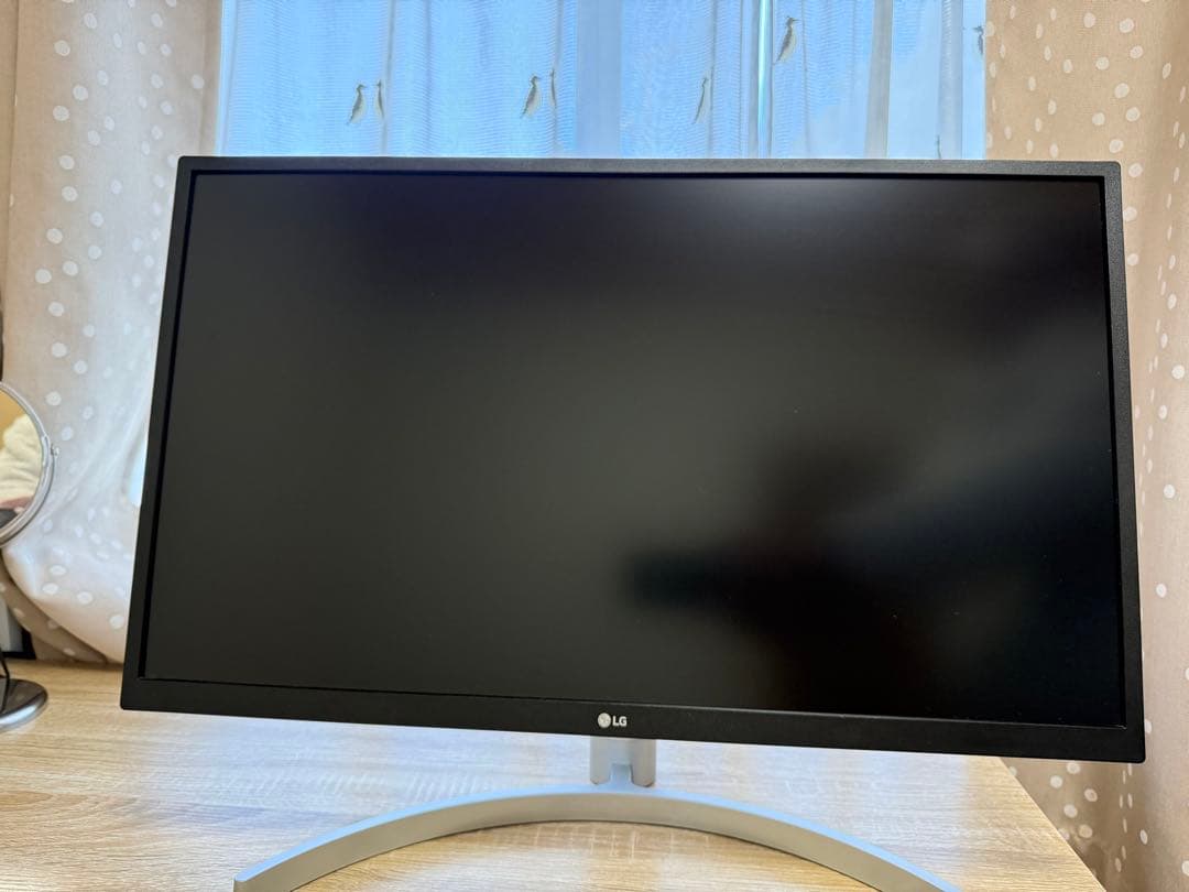 LG 27インチ4Kモニター　27UL550-W
