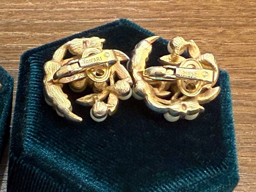 trifari イヤリング・ブローチセット パール　ゴールド