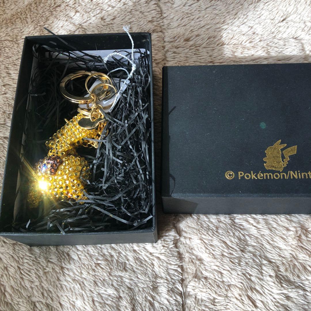 ポケモンセンター　シブヤ　ピカチュウ スワロフスキー ピカチュウ 記念初回盤