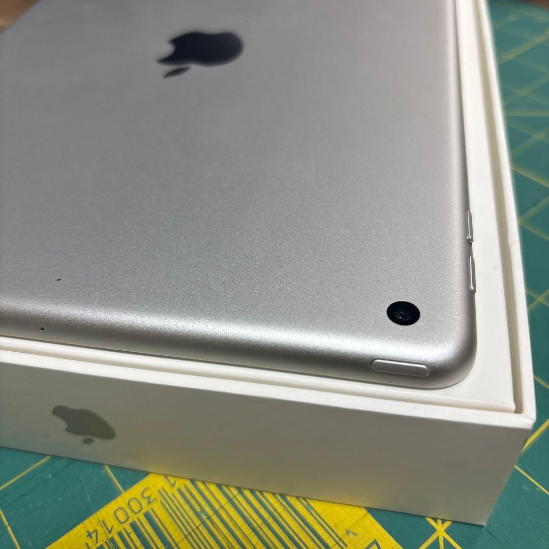 【値下げしました】Apple iPad 第5世代 128GB（シルバー）