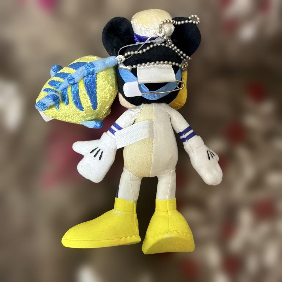 東京ディズニー 8周年限定 ミッキー ぬいぐるみバッジ レア