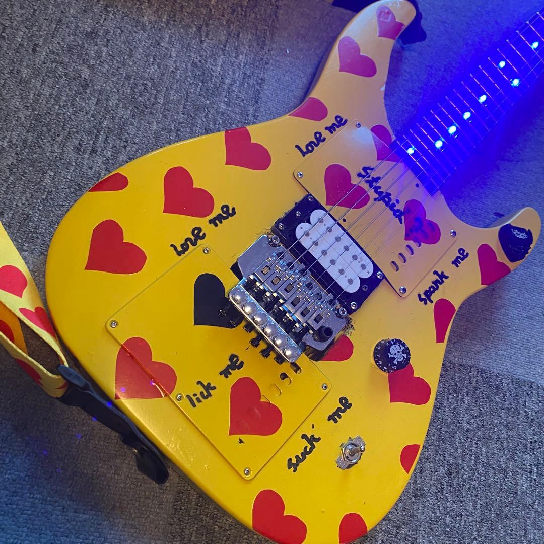 FERNANDES ハムバッカーLEDネック搭載 ブラックハート！フロイドローズ