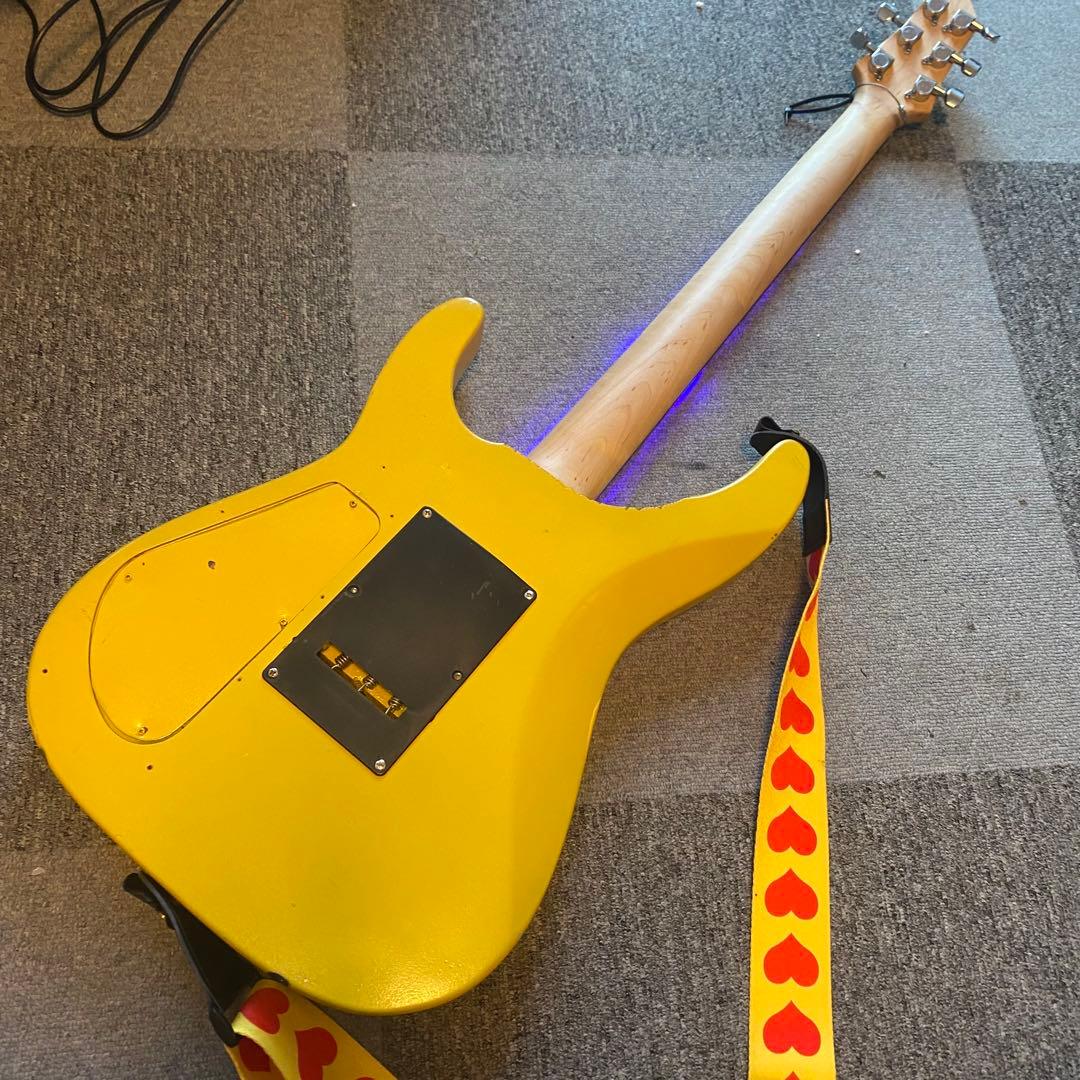 FERNANDES ハムバッカーLEDネック搭載 ブラックハート！フロイドローズ