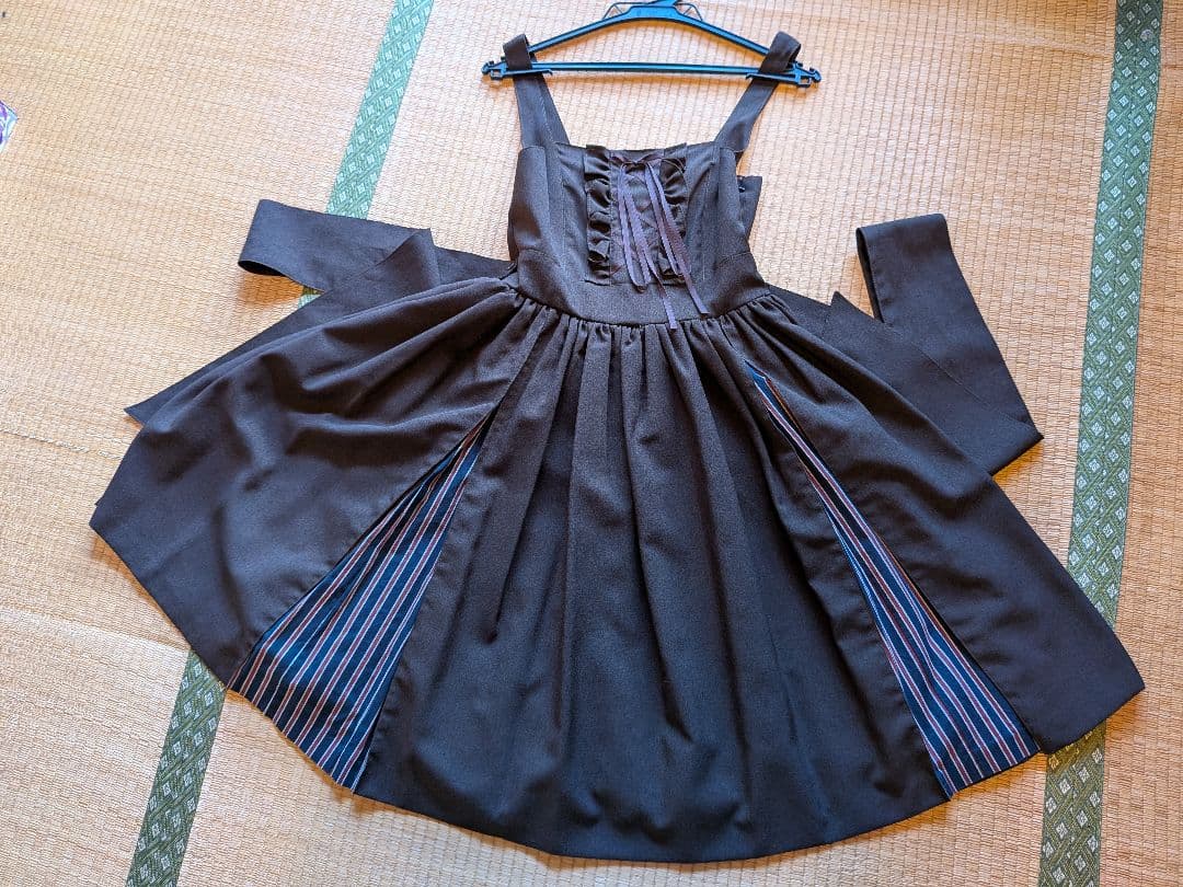 メタモルフォーゼ レジメンタルストライプ ブラウン ひざ丈ジャンパースカート