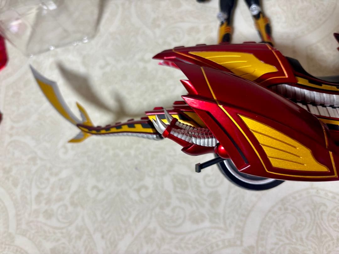 S.H.フィギュアーツ　仮面ライダー　龍騎　サバイブ ドラグランザー　フィギュア