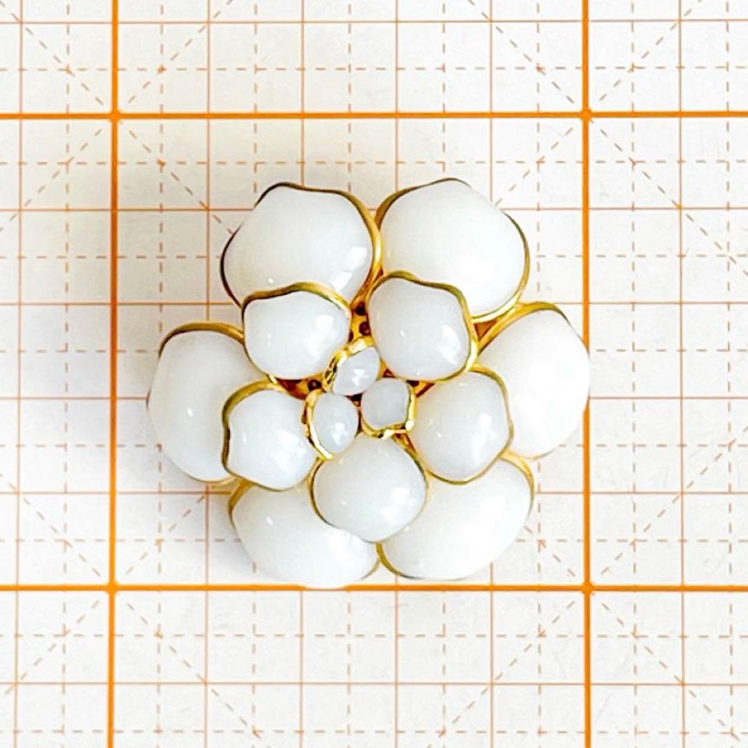 美品 AUGUSTINE ガラス カメリア ブローチ ペンダントヘッド ホワイト