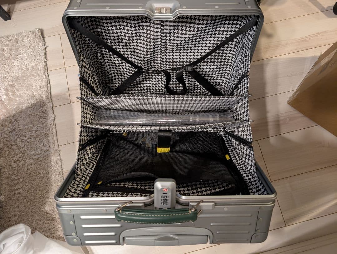 イノベーター　アルミキャリーケース　42L INV1611 Cool Gray