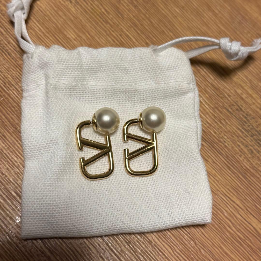 valentino パールピアス ゴールド