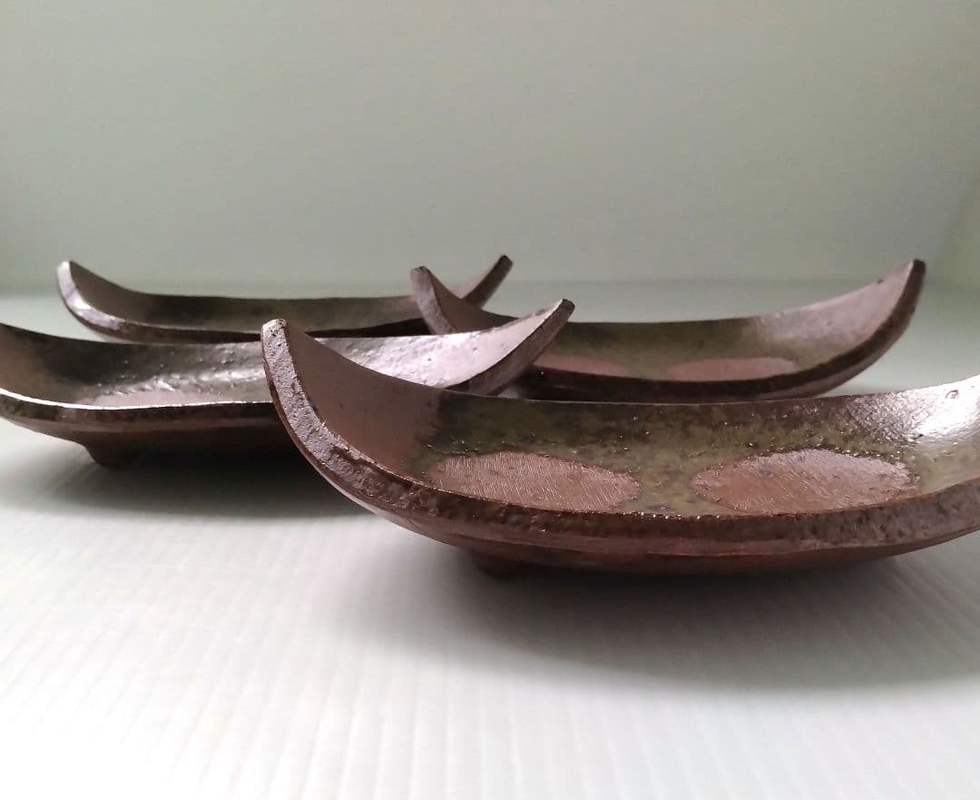 ① 備前焼 北大路魯山人写し たたき皿 三つ足 舟形 長皿 和食器 足付き 4客