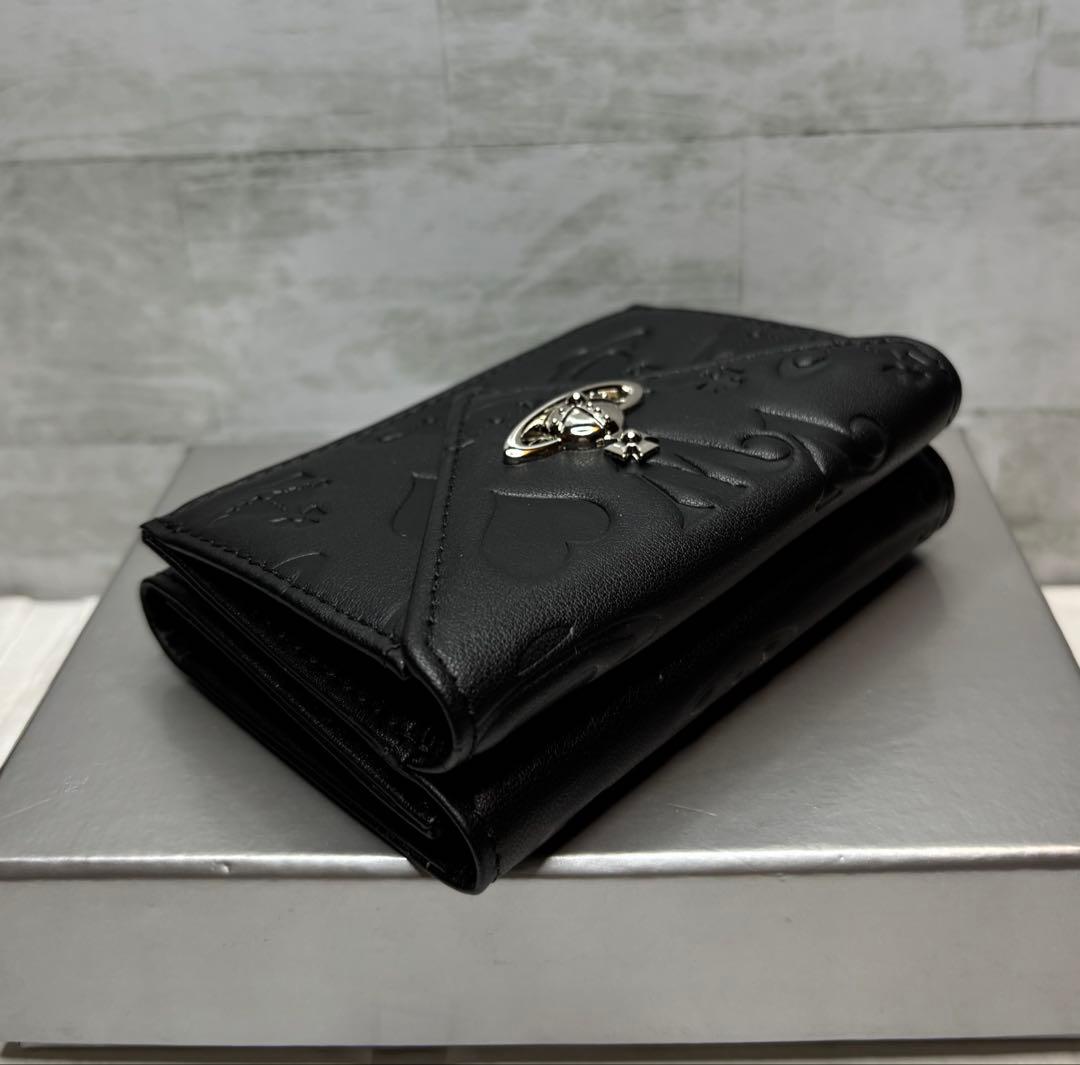 「vivian westwood上質ブラックのエンペロープスタイル三つ折り財布」