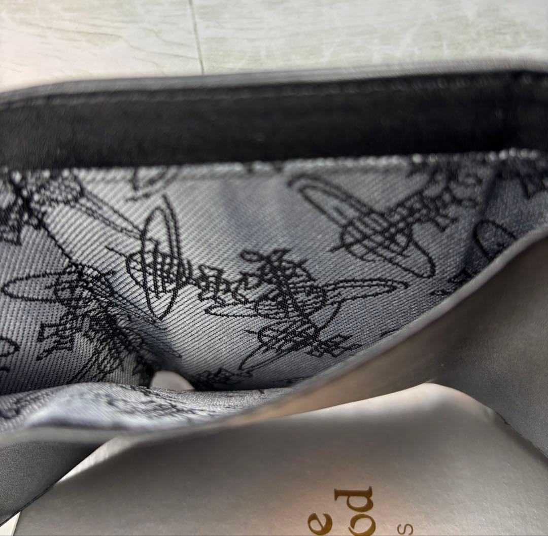 「vivian westwood上質ブラックのエンペロープスタイル三つ折り財布」