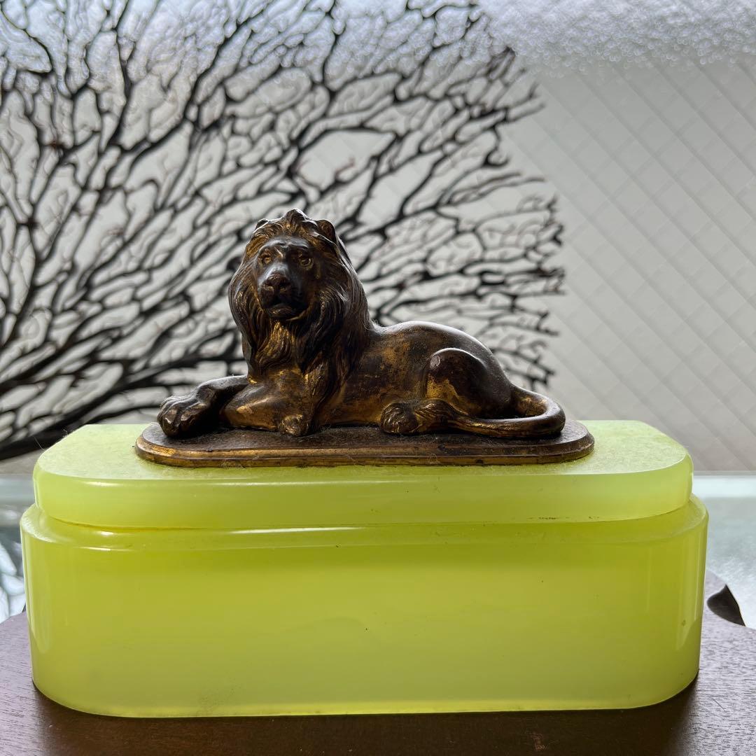 骨董　時代ガラス　希少　練りガラス　モニュメント　ライオン　置き物　ウランガラス