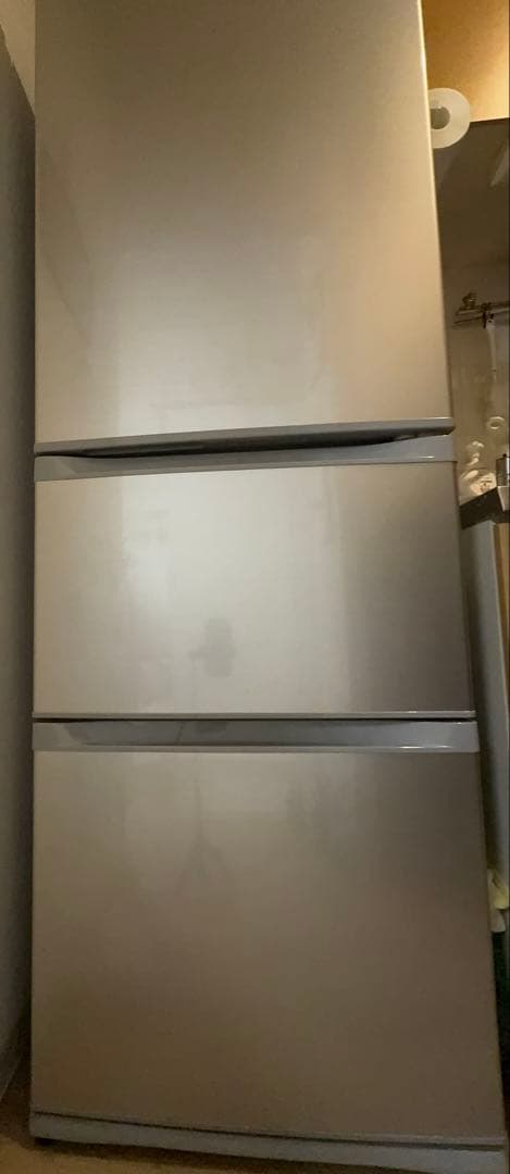 東芝 TOSHIBA 大型冷蔵庫 シルバー　ファミリータイプ　家族用