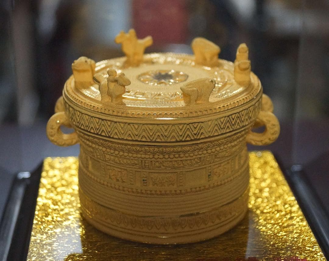 金メッキ古代青銅鼓造形置物 可愛らしいカエルの像 ケース付き 香港発行測定書付