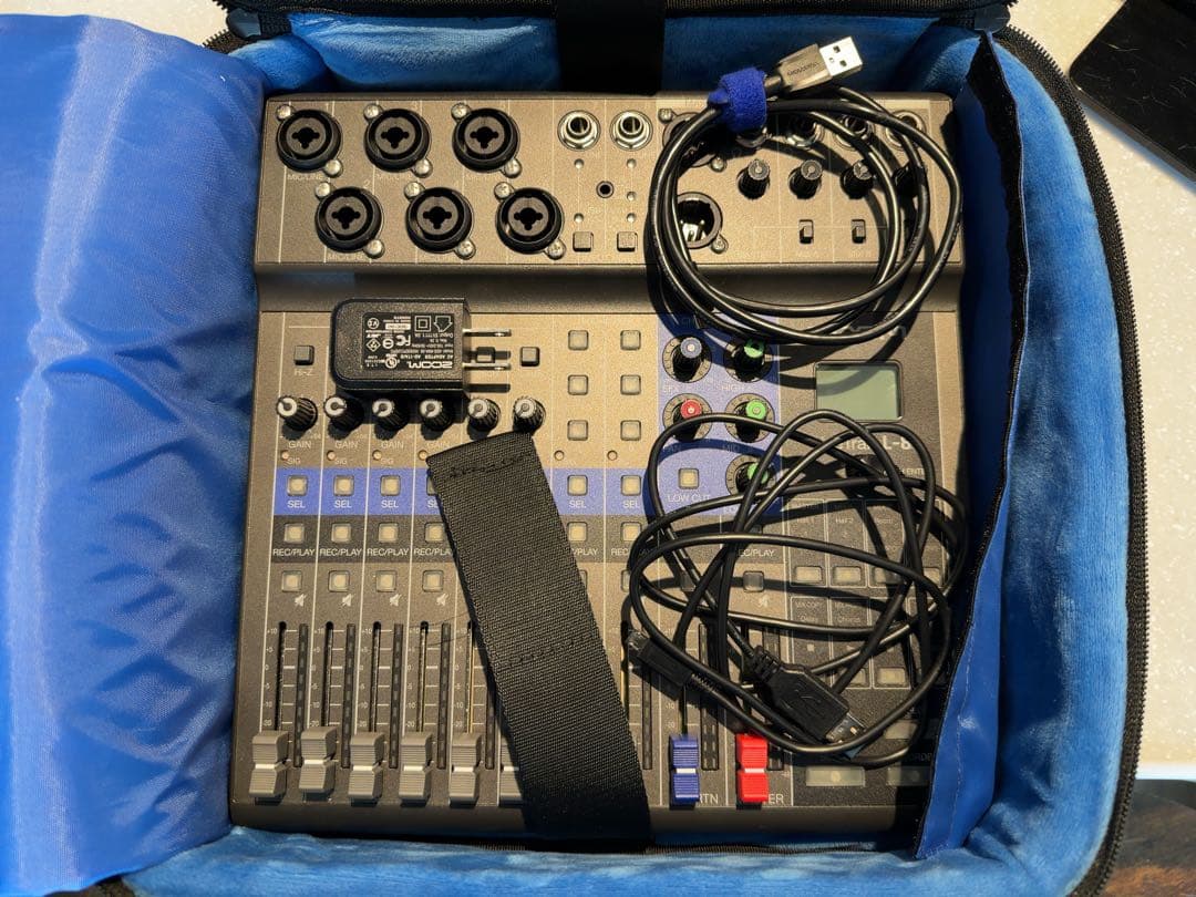 ZOOM LiveTrak L-8 (ケース付き)