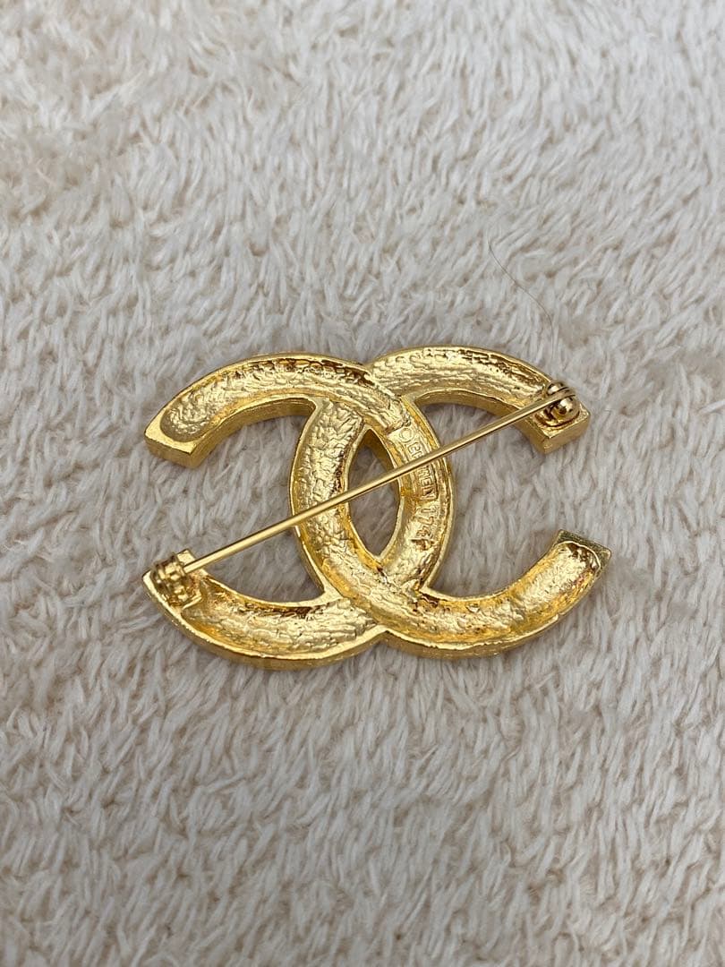 CHANEL ゴールド CCロゴブローチ