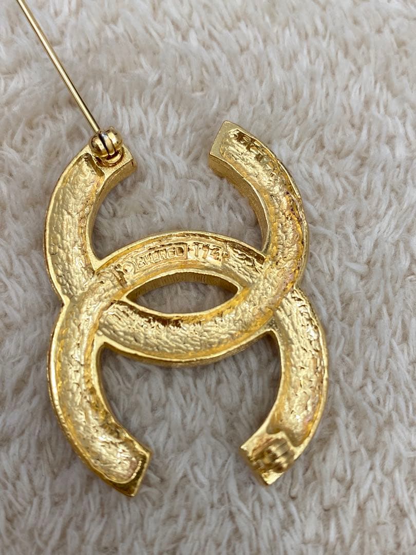 CHANEL ゴールド CCロゴブローチ