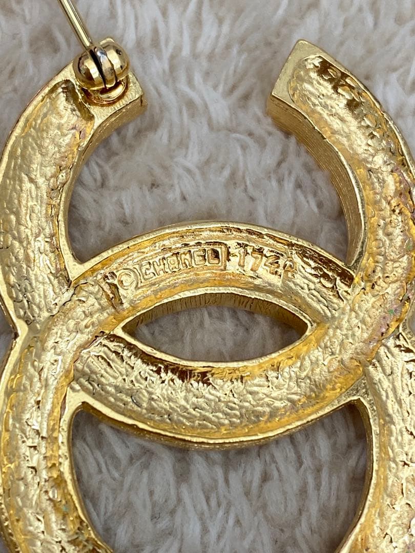 CHANEL ゴールド CCロゴブローチ