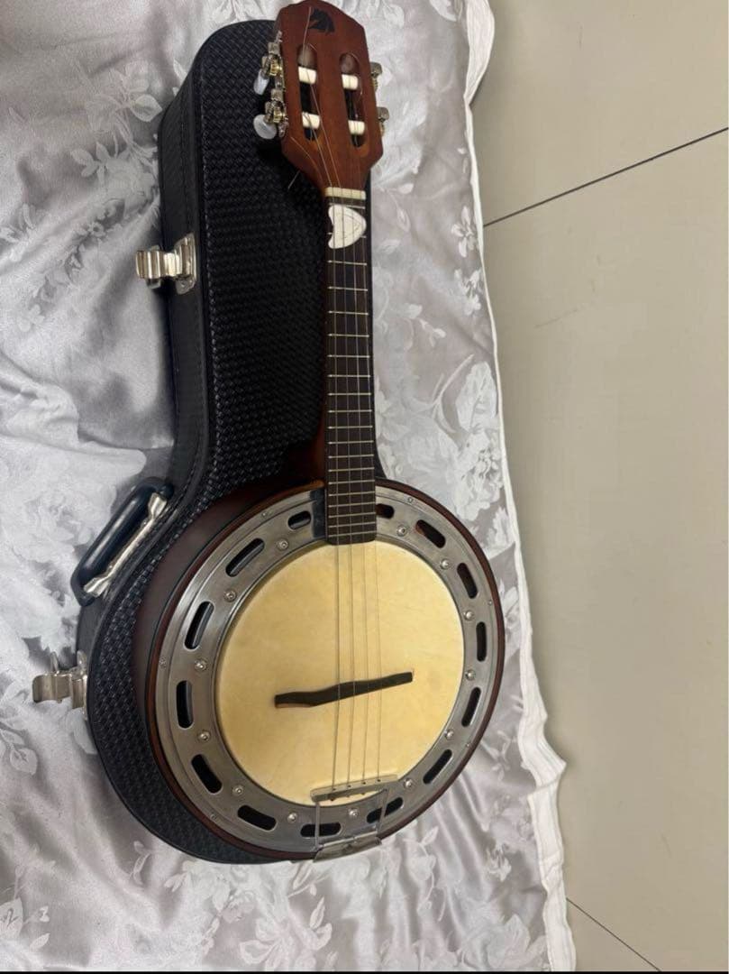 バンジョー 4弦 ケース付きマルケス製のバンジョー、完璧な状態です