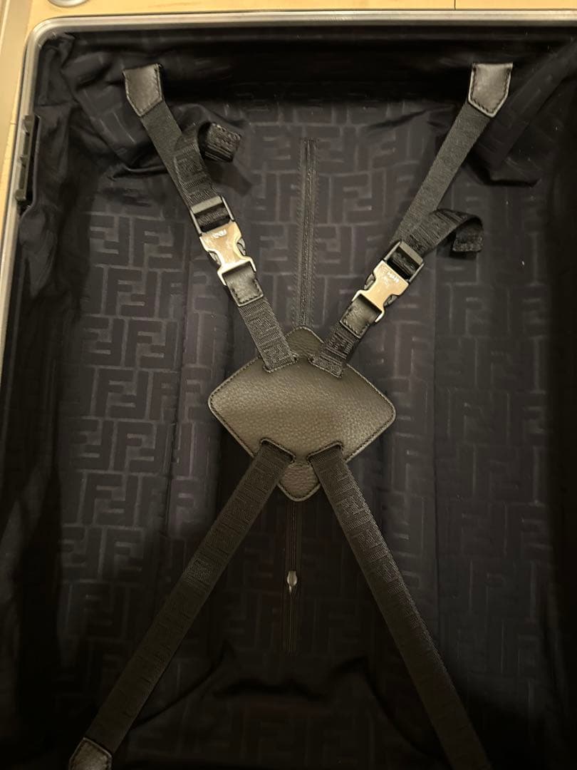 Fendi シルバー キャリーケース 中型