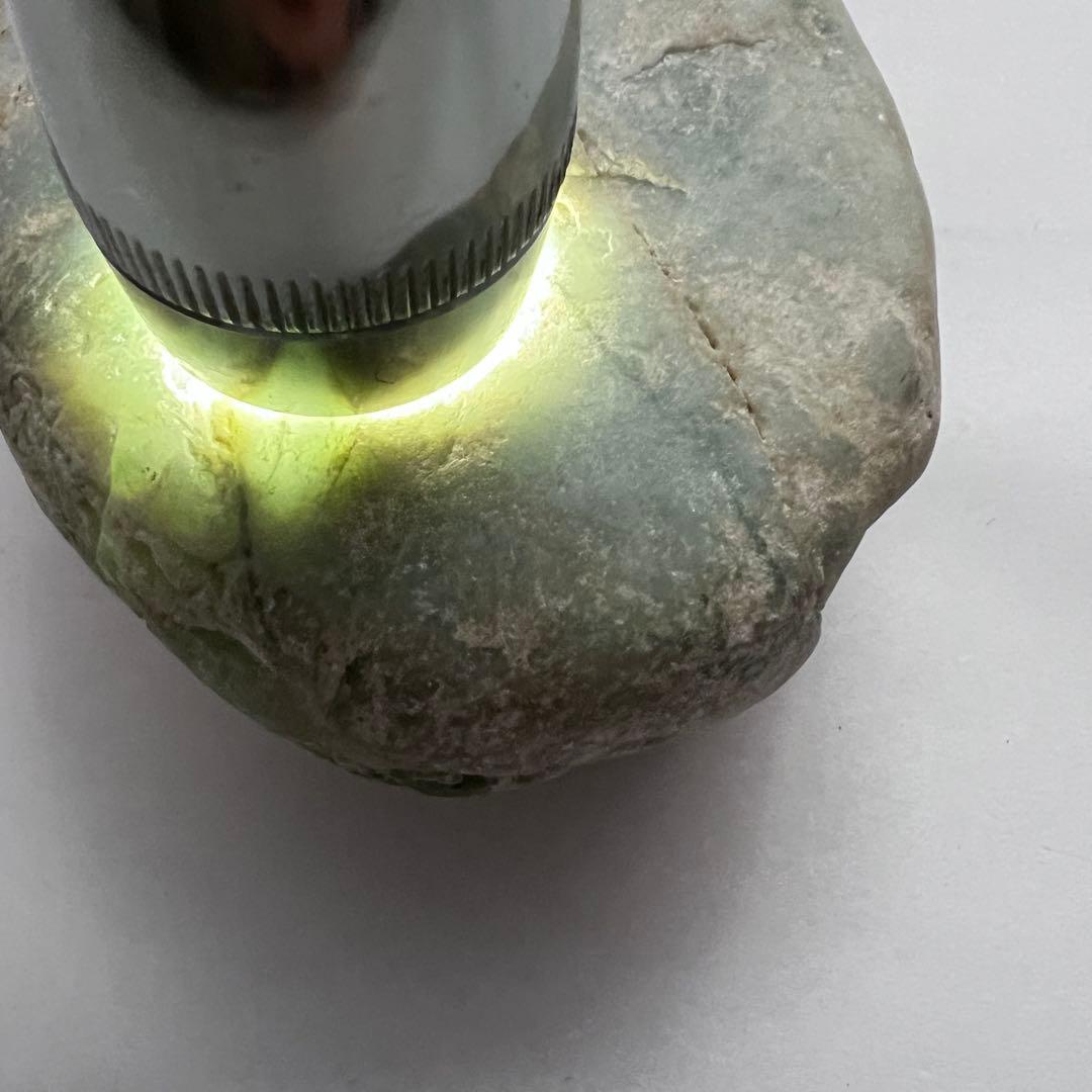 【最終値下】翡翠原石　糸魚川産643g 鉱物標本