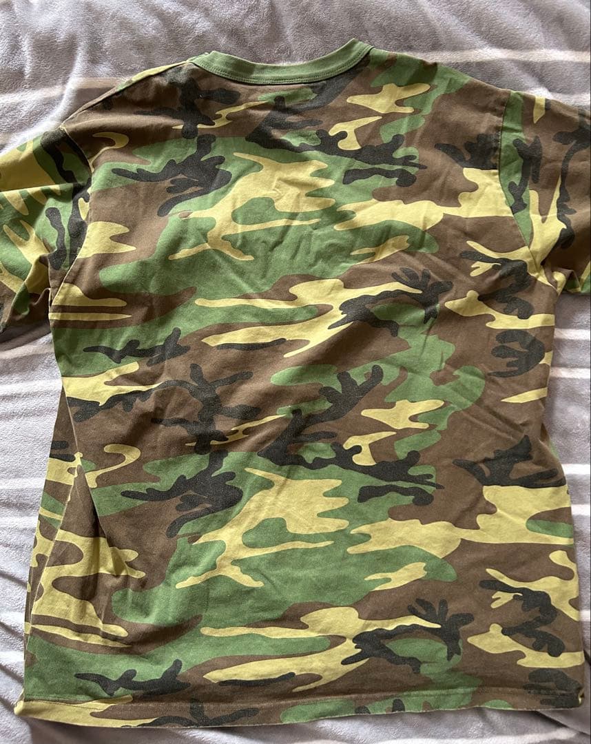 stussy迷彩柄Tシャツ