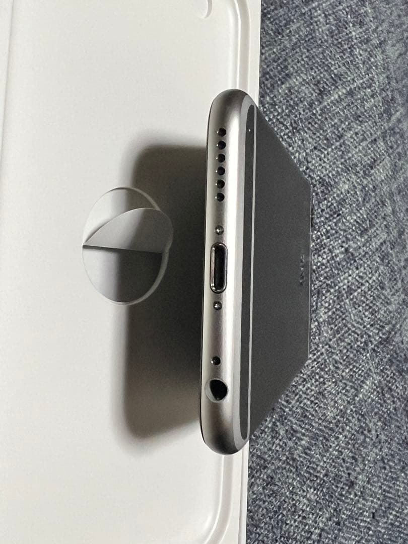 週末限定値下げ！　Apple iPhone 6s スペースグレー 32GB