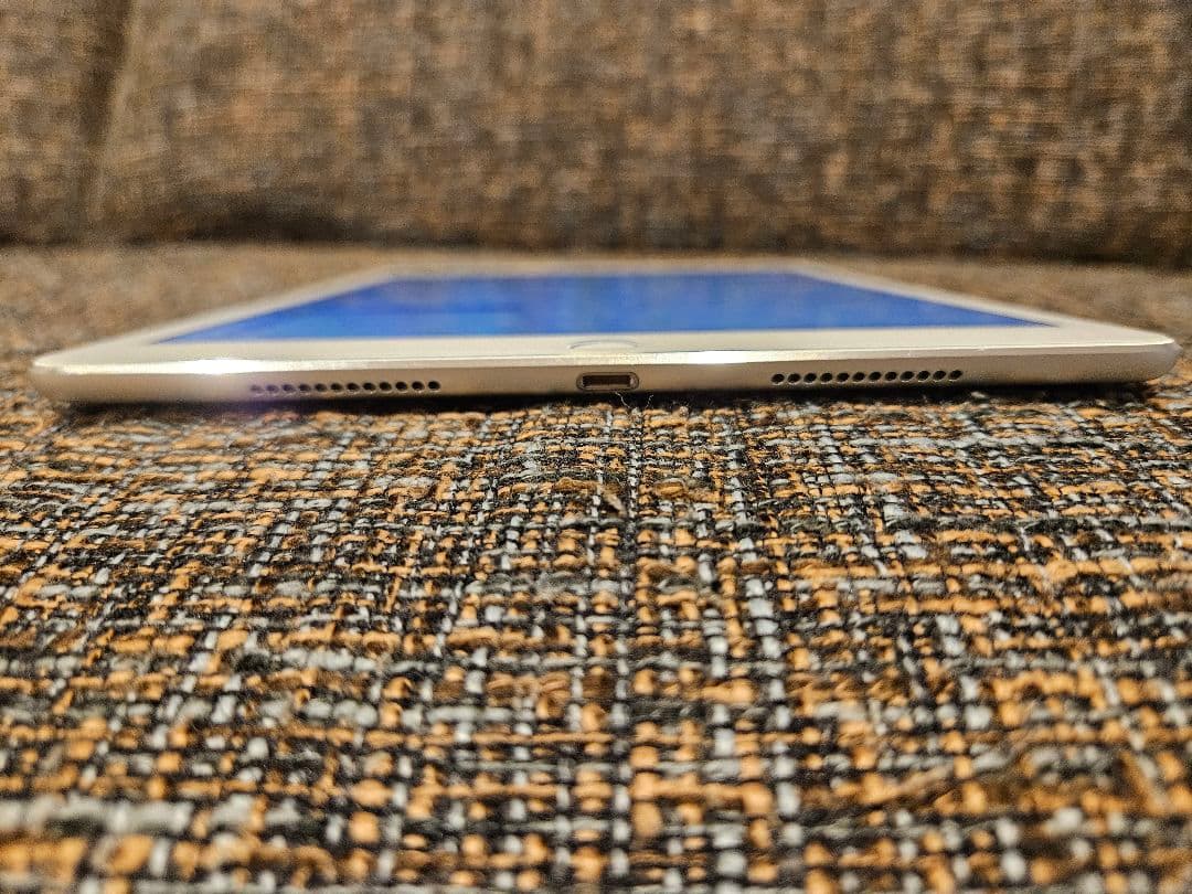 Apple iPad (第6世代) シルバー 32GB