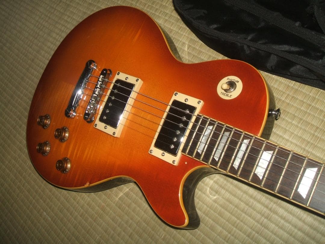 Legend レスポール　トラ目型ボデイ