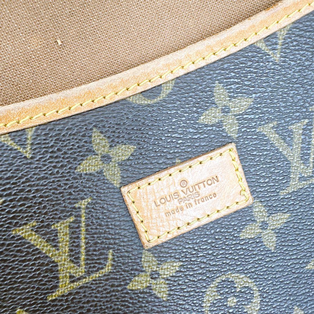 ルイヴィトン　モノグラム　ソミュール35 ショルダーバッグ