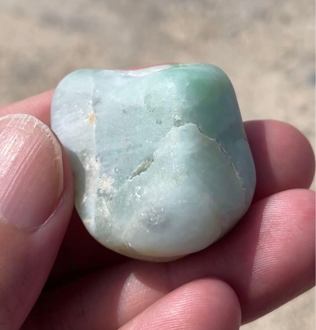 糸魚川翡翠 ヒスイ 33g 淡いグリーン