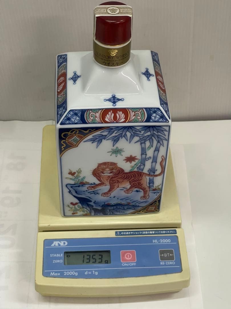 未開栓 サントリー 20年 ウイスキー 有田焼 染錦松竹梅寅文角型瓶