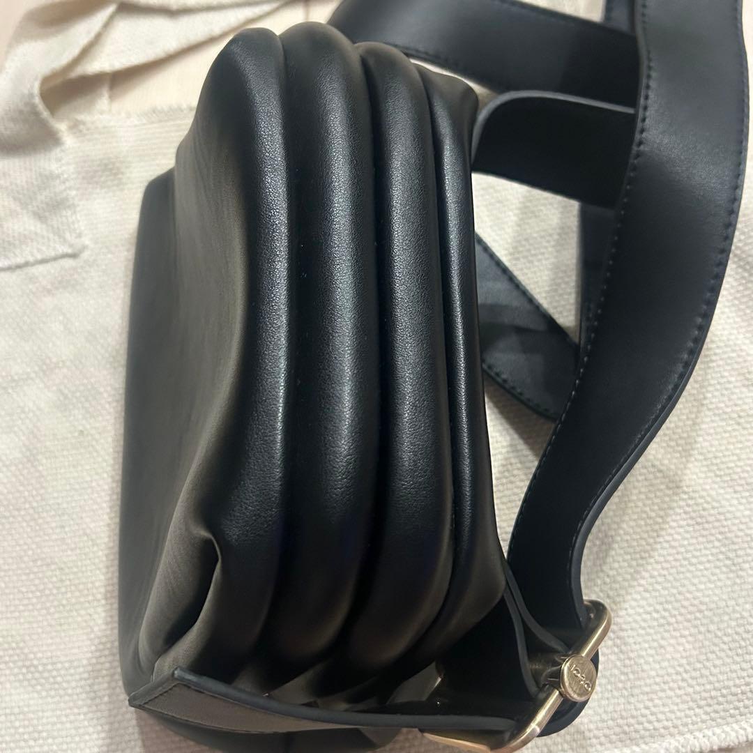 osoi オソイ　ブラック レザー ショルダーバッグ　韓国　ファッション　カバン