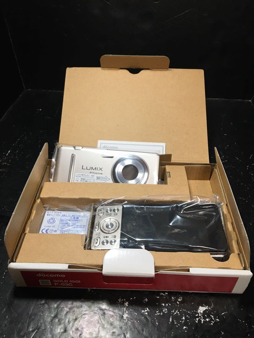 ドコモ　プライムシリーズ　P-03C ゴールド