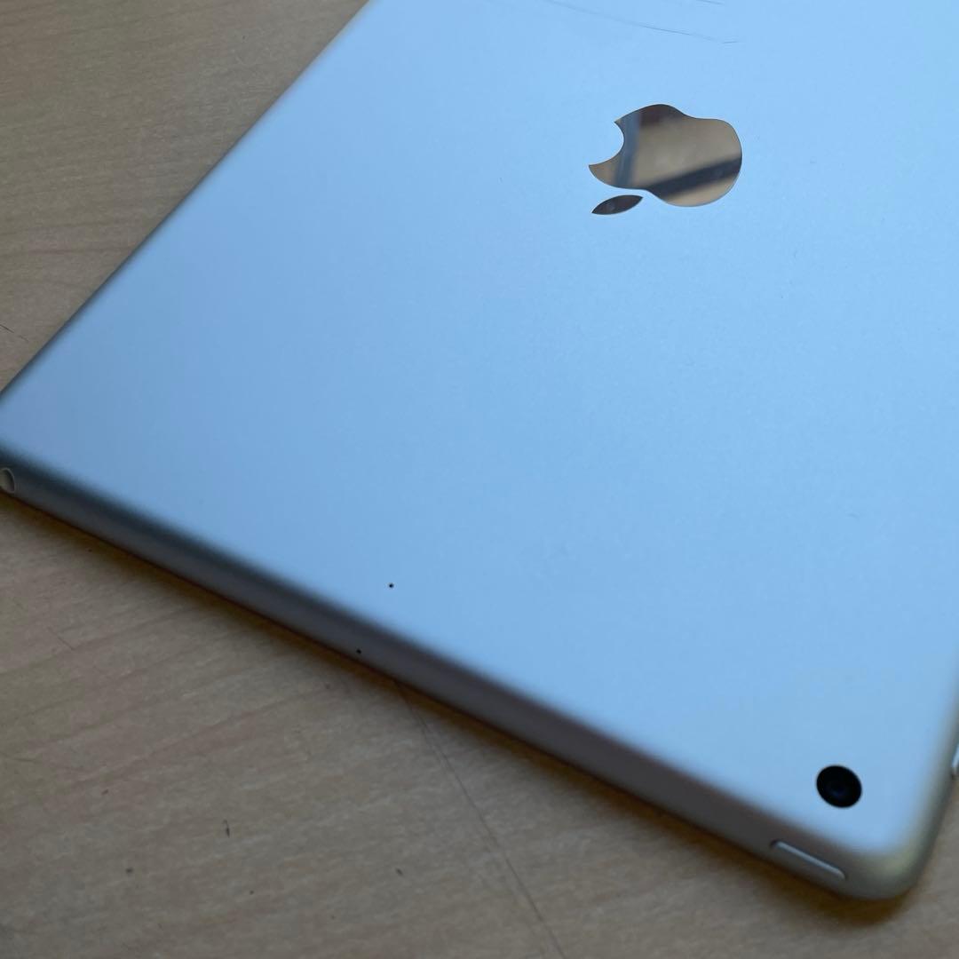iPad 第5世代　A1822　Wi-Fiモデル　シルバー　32GB 美品　#4