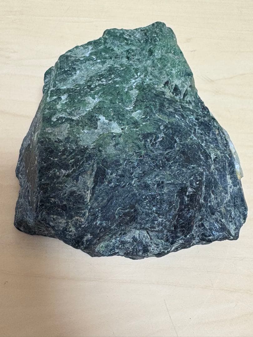 ミャンマー産大きな天然モーシッシ　コスモクロア原石420g